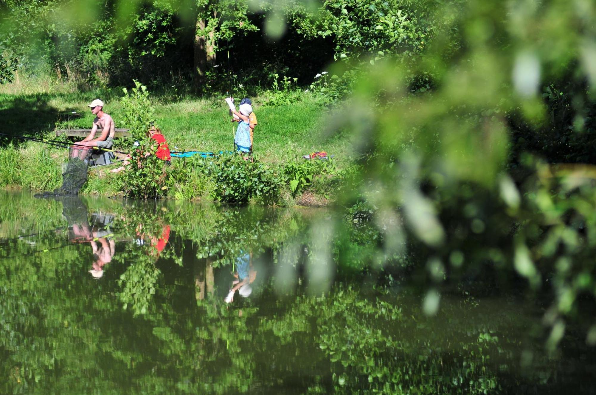 Camping Le Val De Trie Behen Bagian luar foto