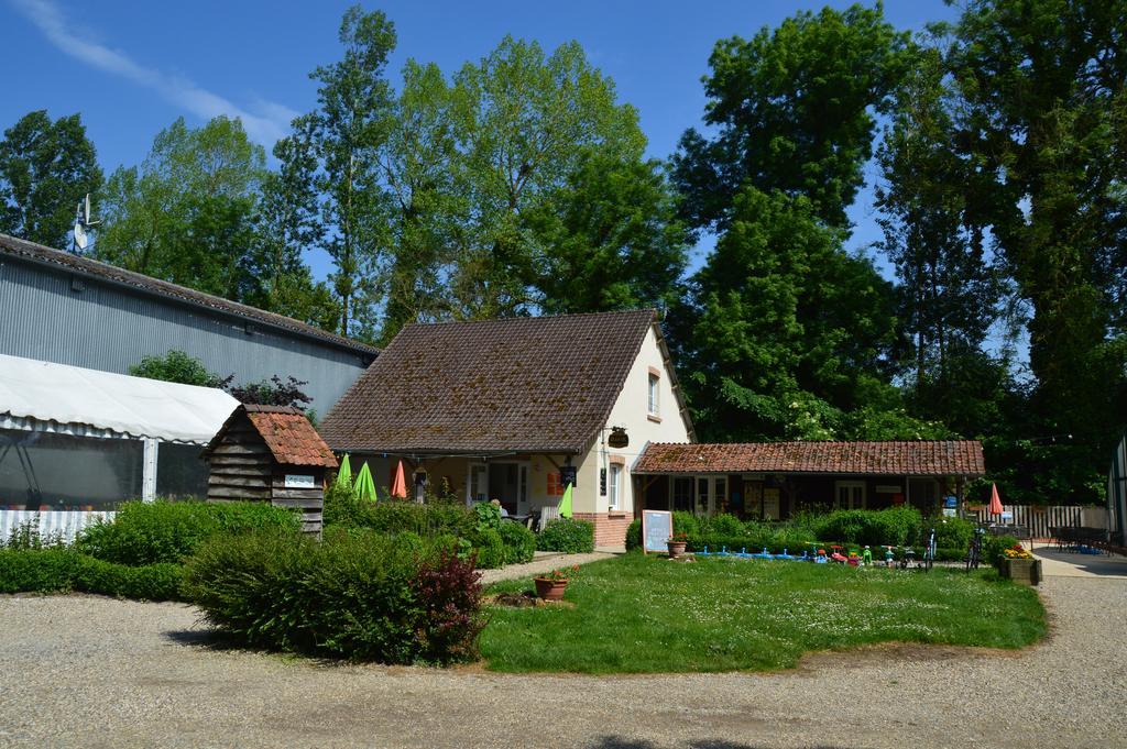 Camping Le Val De Trie Behen Bagian luar foto